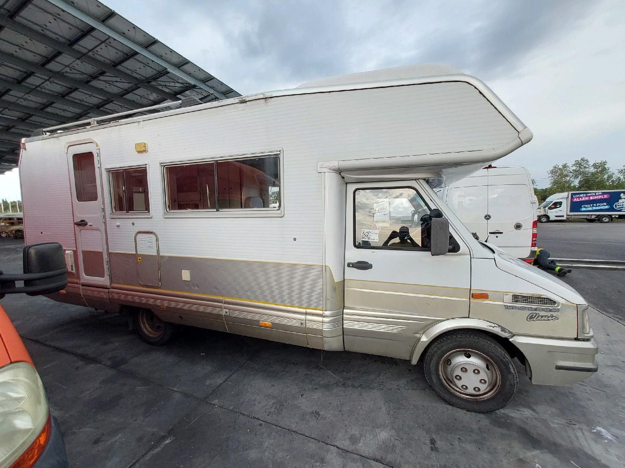 IVECO LAIKA 35.12 CAMPING 122 - Autorulotă alkov: Foto 3 IVECO LAIKA 35.12 CAMPING 122 - Autorulotă alkov: Foto 3