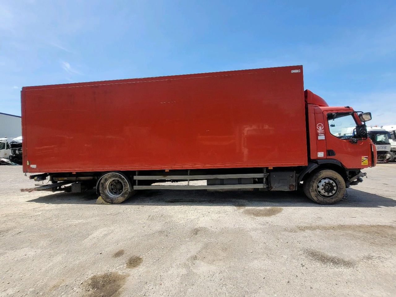RENAULT D19 WIDE - Camion furgon: Foto 3 RENAULT D19 WIDE - Camion furgon: Foto 3
