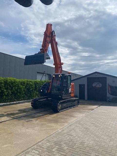Hitachi ZX 135 US-6 - Excavator pe şenile: Foto 5 Hitachi ZX 135 US-6 - Excavator pe şenile: Foto 5
