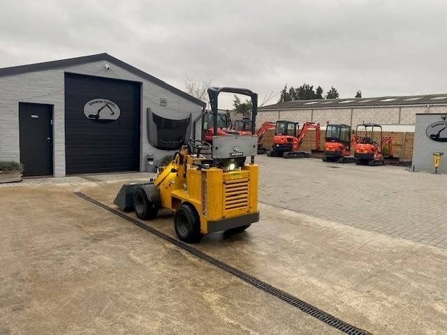 Knikmops KM 100 - Încărcător frontal pe pneuri: Foto 5 Knikmops KM 100 - Încărcător frontal pe pneuri: Foto 5