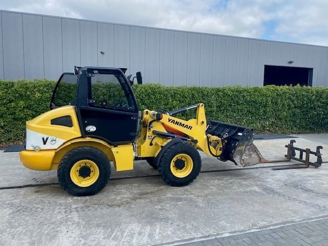 Yanmar V 8  - Încărcător frontal pe pneuri: Foto 3 Yanmar V 8  - Încărcător frontal pe pneuri: Foto 3