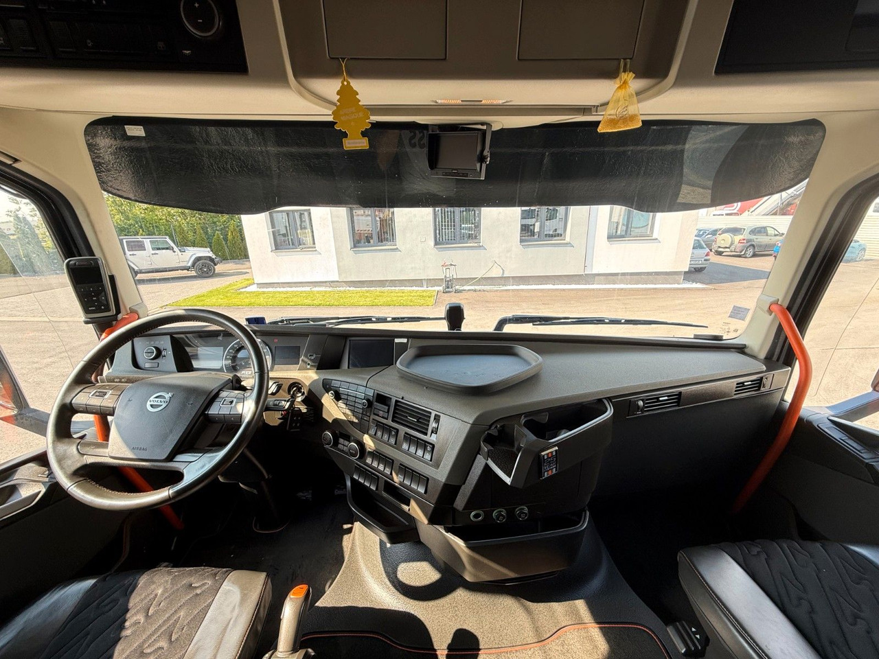 Camion cu prelată Volvo FH16 660 HP XL   TANDEM 6x2 LIMITED EDITION: Foto 18