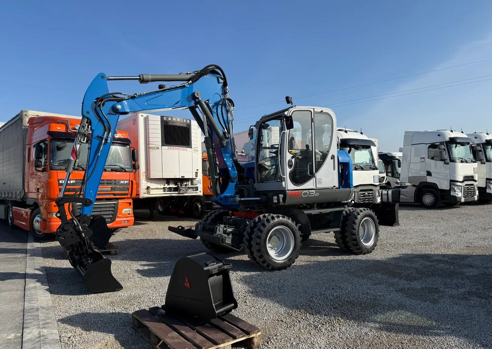 Wacker Neuson 9503-2 TRZY ŁYŻKI - Excavator pe roţi: Foto 3 Wacker Neuson 9503-2 TRZY ŁYŻKI - Excavator pe roţi: Foto 3