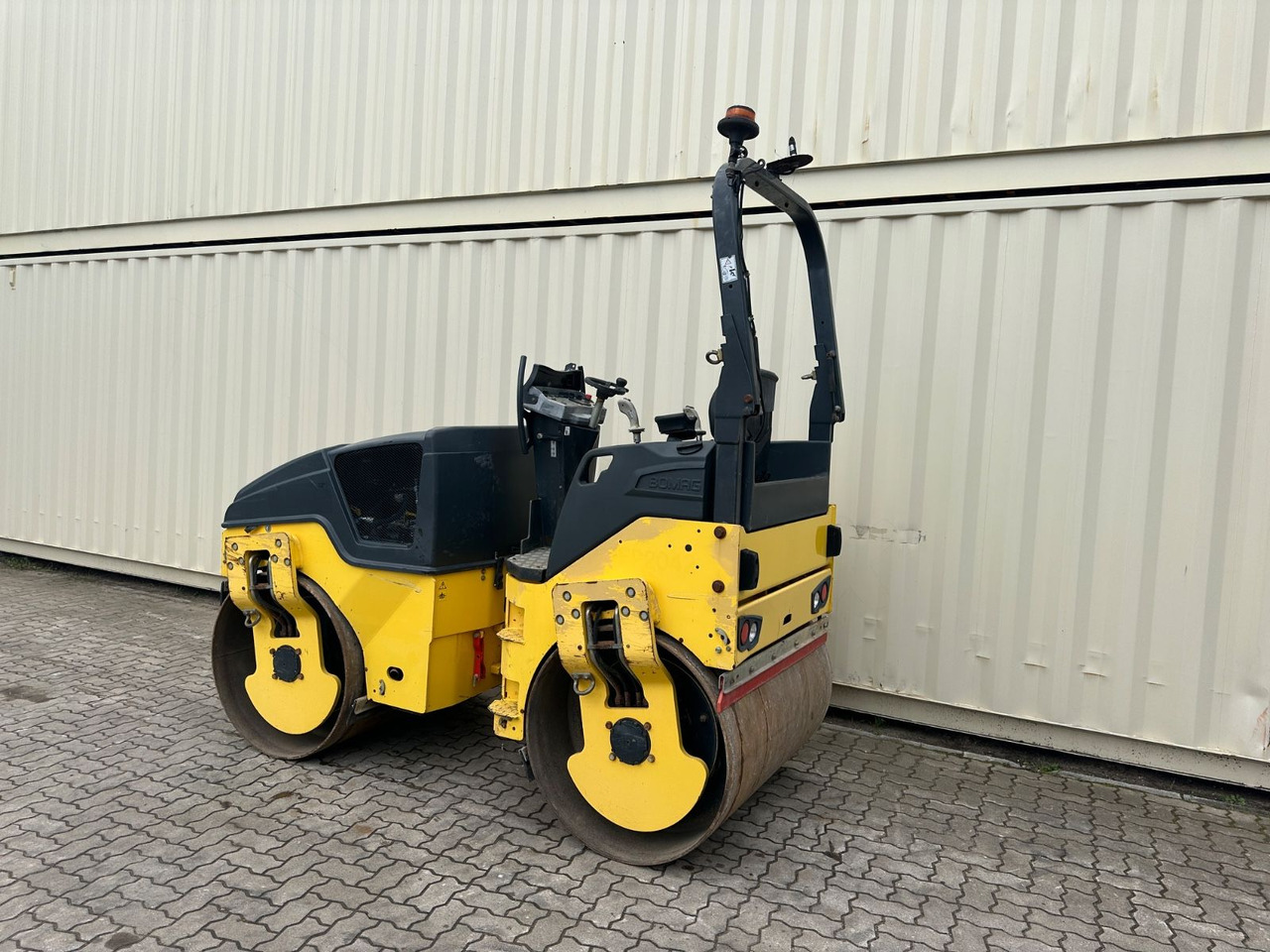 BOMAG BW135AD-5 / 2016 BJ / 1.203 H / 3.9 Tonnen - Cilindru compactor pentru asfalt: Foto 3 BOMAG BW135AD-5 / 2016 BJ / 1.203 H / 3.9 Tonnen - Cilindru compactor pentru asfalt: Foto 3