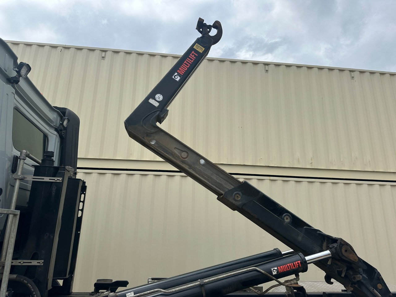 Mercedes-Benz Arocs 2643/Hiab M. /1. Hd /R.St. 3.90m/265.773KM - Camion cu cârlig: Foto 5 Mercedes-Benz Arocs 2643/Hiab M. /1. Hd /R.St. 3.90m/265.773KM - Camion cu cârlig: Foto 5