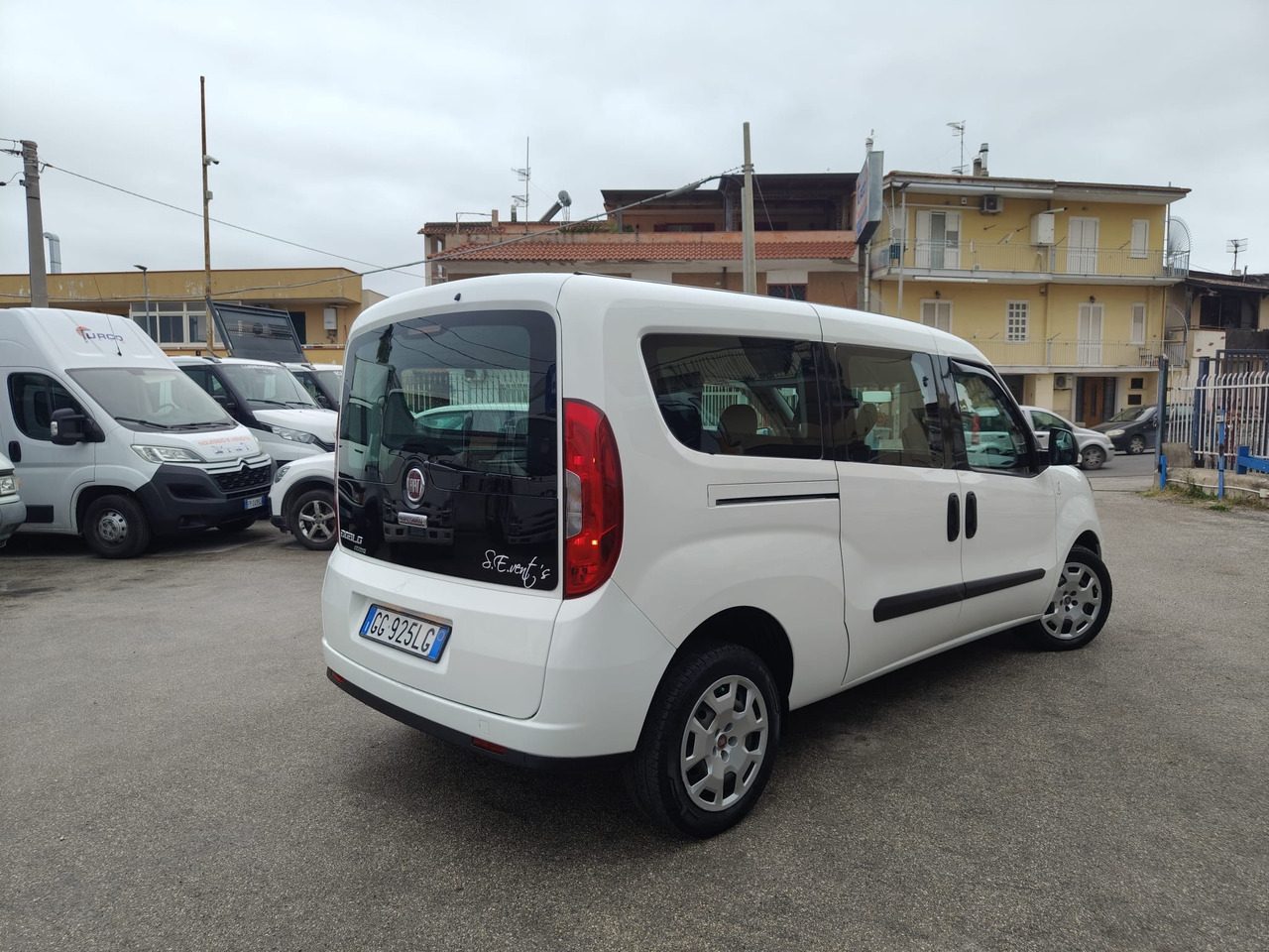 FIAT DOBLO' MAXI - Autoutilitară compactă: Foto 1 FIAT DOBLO' MAXI - Autoutilitară compactă: Foto 1