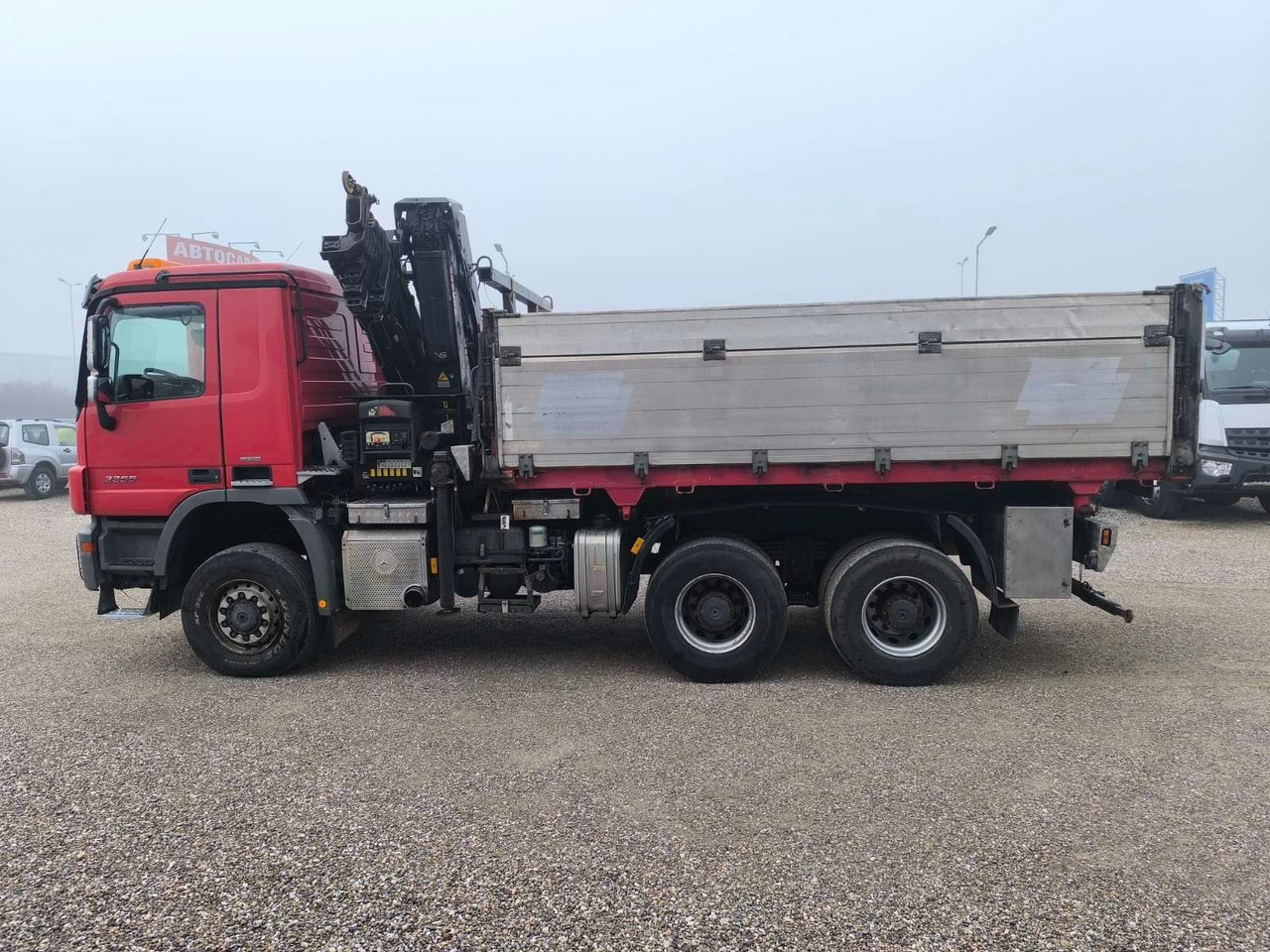 Mercedes-Benz ACTROS 3355 V8 6X6 HIAB 211 EP-5 HIPRO - Camion basculantă, Camion cu macara: Foto 4 Mercedes-Benz ACTROS 3355 V8 6X6 HIAB 211 EP-5 HIPRO - Camion basculantă, Camion cu macara: Foto 4