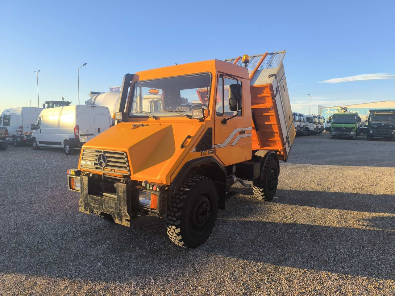 UNIMOG U90 - Camion basculantă: Foto 3 UNIMOG U90 - Camion basculantă: Foto 3