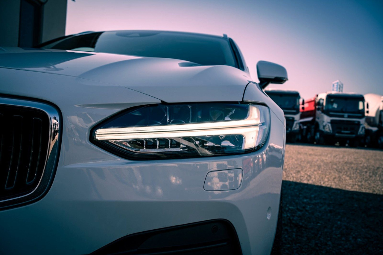 Mașină break Volvo V90 D4 Momentum 2.0D: Foto 7 Mașină break Volvo V90 D4 Momentum 2.0D: Foto 7