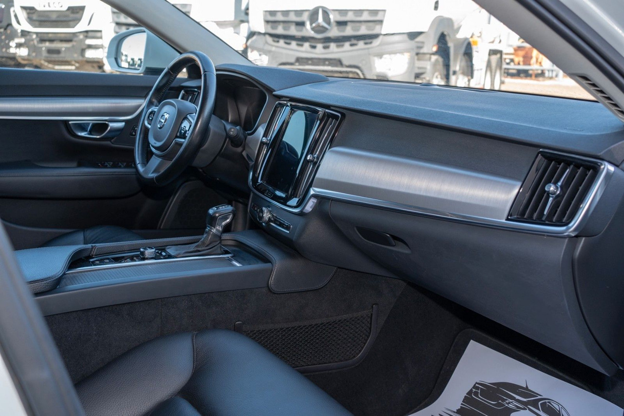 Mașină break Volvo V90 D4 Momentum 2.0D: Foto 11 Mașină break Volvo V90 D4 Momentum 2.0D: Foto 11