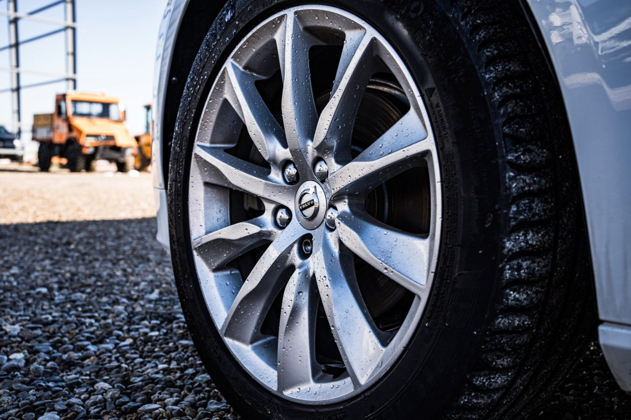 Mașină break Volvo V90 D4 Momentum 2.0D: Foto 15 Mașină break Volvo V90 D4 Momentum 2.0D: Foto 15