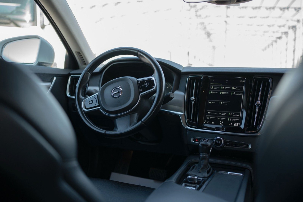 Mașină break Volvo V90 D4 Momentum 2.0D: Foto 12 Mașină break Volvo V90 D4 Momentum 2.0D: Foto 12