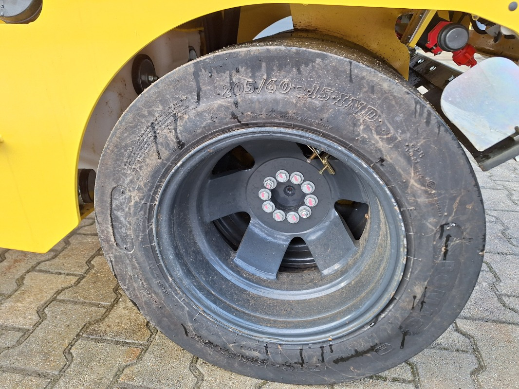 BOMAG DE BW 100 AC-5 Stage V/Tier 4f - Cilindru compactor: Foto 2 BOMAG DE BW 100 AC-5 Stage V/Tier 4f - Cilindru compactor: Foto 2