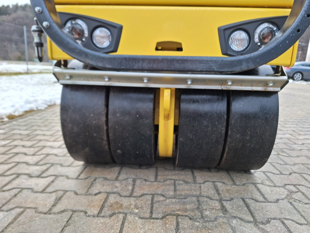 BOMAG DE BW 100 AC-5 Stage V/Tier 4f - Cilindru compactor: Foto 3 BOMAG DE BW 100 AC-5 Stage V/Tier 4f - Cilindru compactor: Foto 3