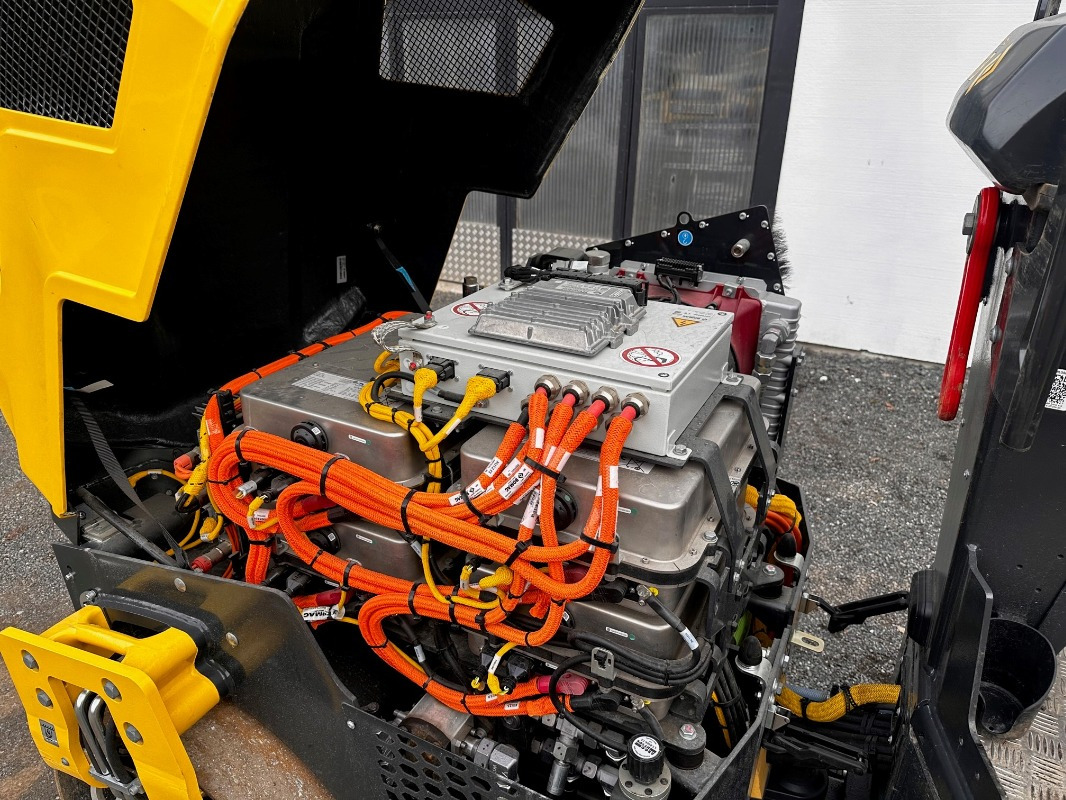 BOMAG DE BW 120 ADe-5 - Cilindru compactor: Foto 5 BOMAG DE BW 120 ADe-5 - Cilindru compactor: Foto 5