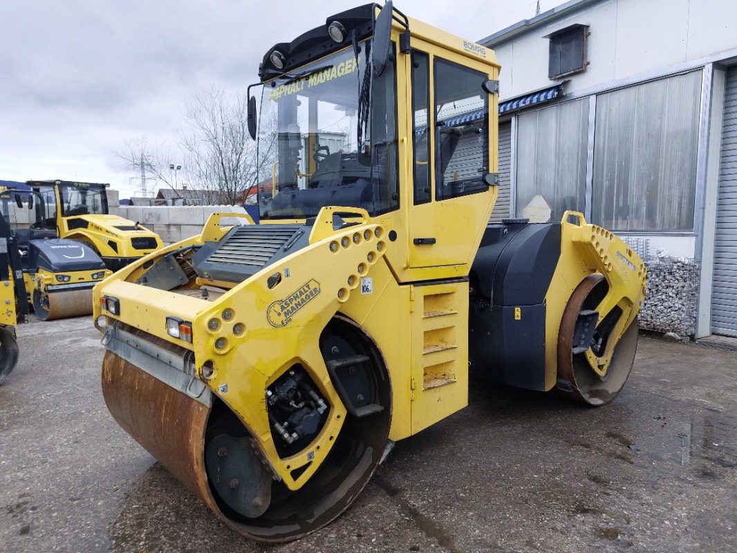 BOMAG DE BW 151 AD-4 AM  Tier 3 - Cilindru compactor: Foto 1 BOMAG DE BW 151 AD-4 AM  Tier 3 - Cilindru compactor: Foto 1