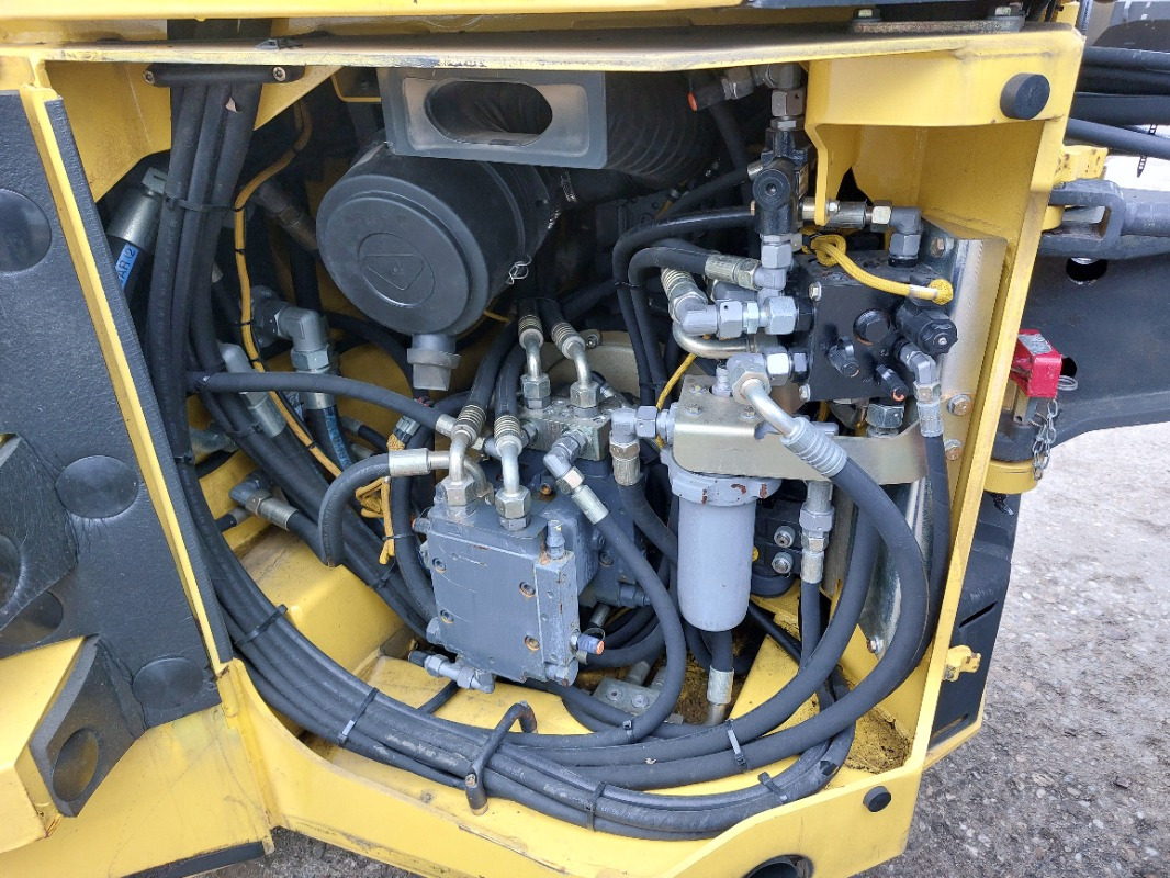 BOMAG DE BW 151 AD-4 AM  Tier 3 - Cilindru compactor: Foto 5 BOMAG DE BW 151 AD-4 AM  Tier 3 - Cilindru compactor: Foto 5