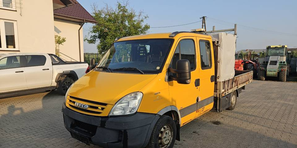 Iveco Daily 35S14 HDS 830 kg doka dubel brygadówka - Autoutilitară cu platformă: Foto 2 Iveco Daily 35S14 HDS 830 kg doka dubel brygadówka - Autoutilitară cu platformă: Foto 2