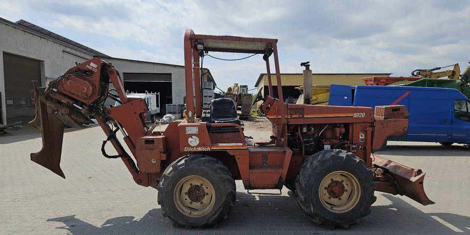 Pługoukładacz wibropług Ditch Witch 8020 układanie kabli światłowód - Utilaje constructii: Foto 5 Pługoukładacz wibropług Ditch Witch 8020 układanie kabli światłowód - Utilaje constructii: Foto 5