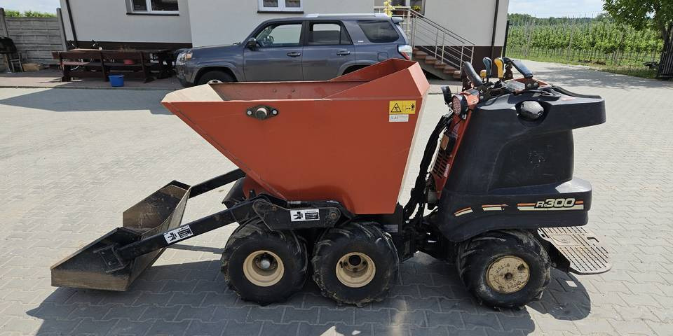 Wozidło samozaładowcze Ditch Witch R300 koparka łańcuchowa - Mini dumper: Foto 1 Wozidło samozaładowcze Ditch Witch R300 koparka łańcuchowa - Mini dumper: Foto 1