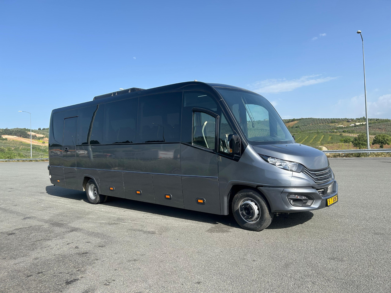 IVECO DAILY - RIGHT HAND DRIVE TOURISTIC VEHICLE - Autocar: Foto 2 IVECO DAILY - RIGHT HAND DRIVE TOURISTIC VEHICLE - Autocar: Foto 2