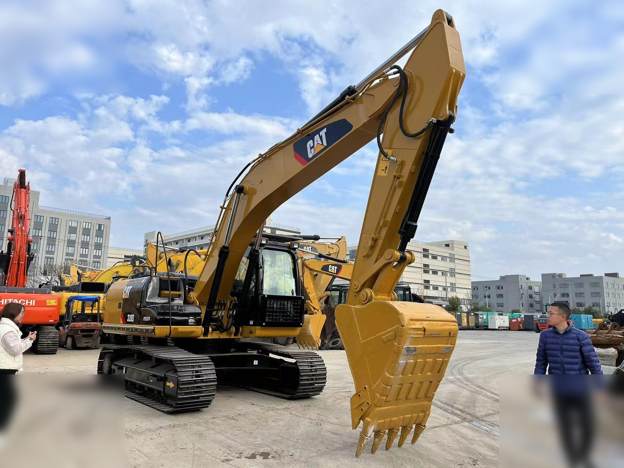 CATERPILLAR 320D - Excavator pe şenile: Foto 1 CATERPILLAR 320D - Excavator pe şenile: Foto 1