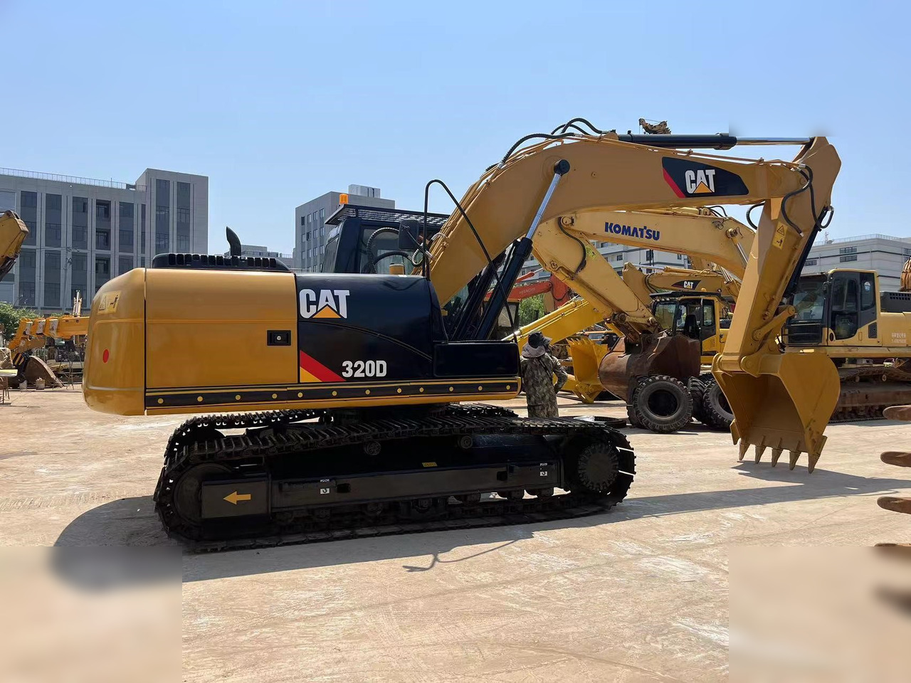 CATERPILLAR 320D - Excavator pe şenile: Foto 2 CATERPILLAR 320D - Excavator pe şenile: Foto 2