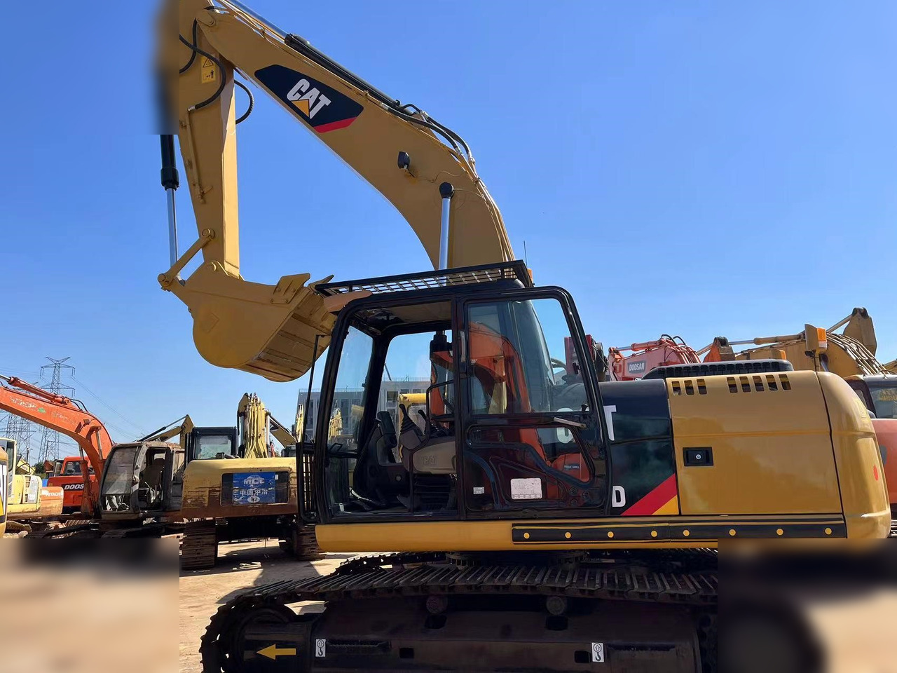 CATERPILLAR 320D - Excavator pe şenile: Foto 1 CATERPILLAR 320D - Excavator pe şenile: Foto 1