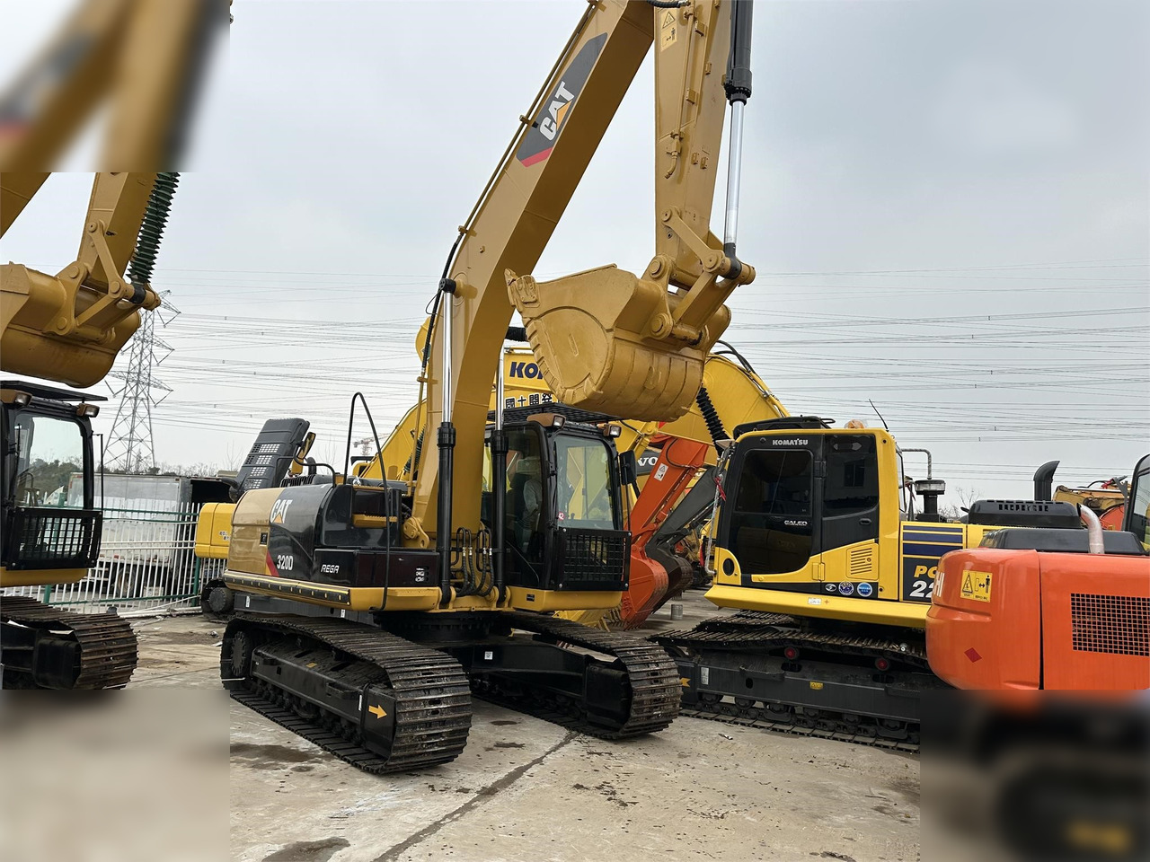 CATERPILLAR 320D - Excavator pe şenile: Foto 3 CATERPILLAR 320D - Excavator pe şenile: Foto 3