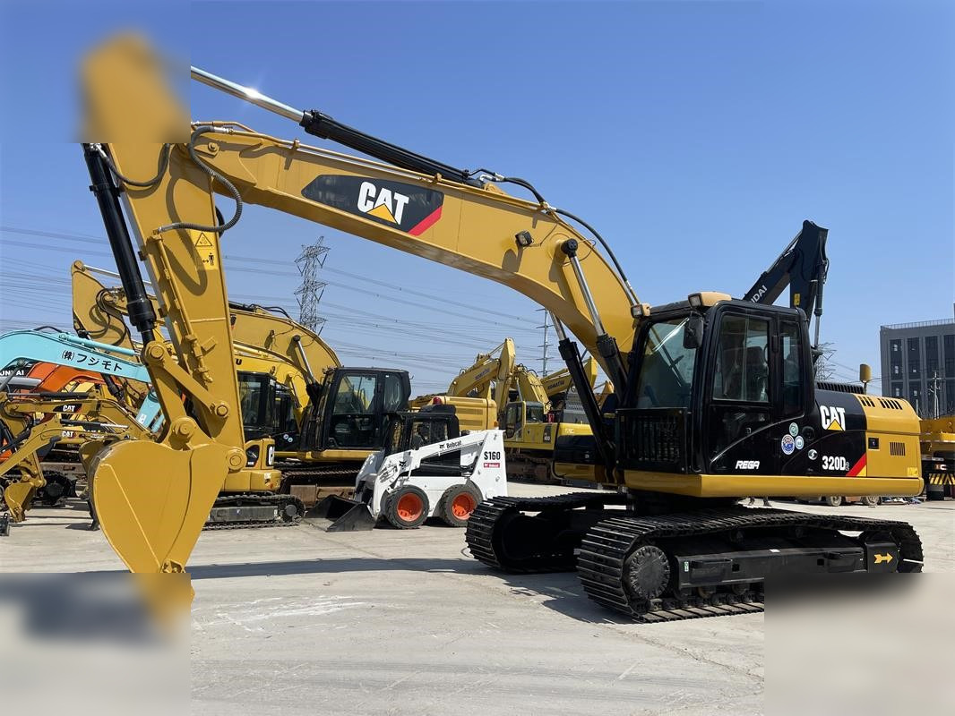 CATERPILLAR 320D2 - Excavator pe şenile: Foto 2 CATERPILLAR 320D2 - Excavator pe şenile: Foto 2