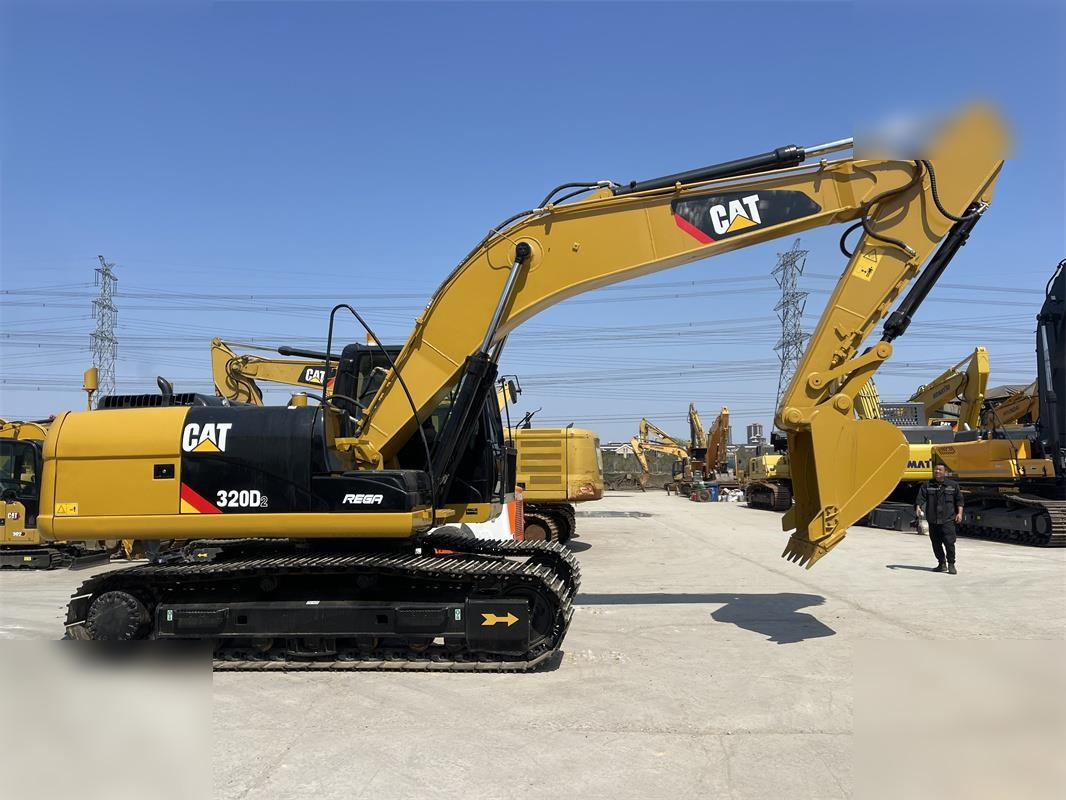 CATERPILLAR 320D2 - Excavator pe şenile: Foto 4 CATERPILLAR 320D2 - Excavator pe şenile: Foto 4