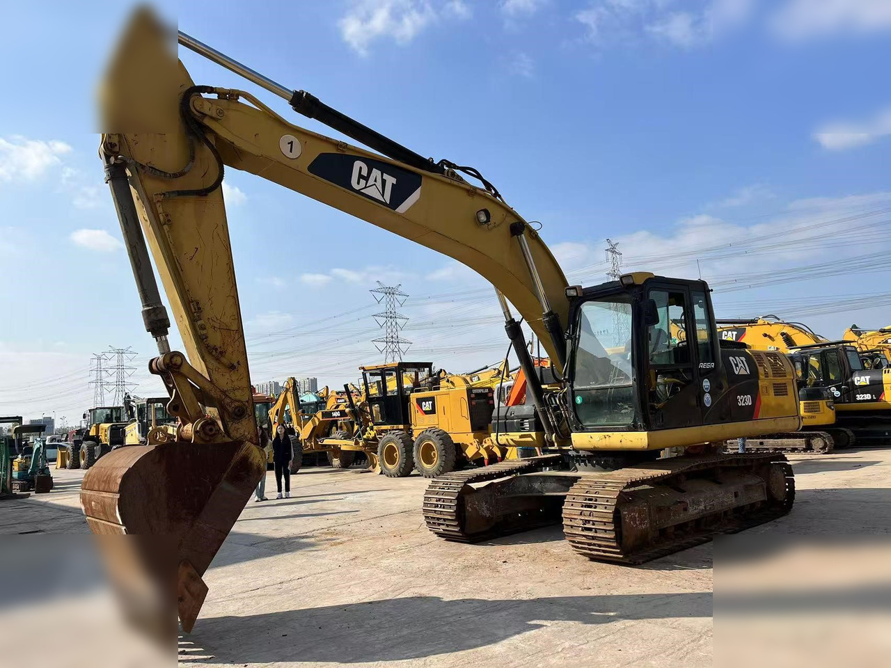 CATERPILLAR 323D - Excavator pe şenile: Foto 2 CATERPILLAR 323D - Excavator pe şenile: Foto 2