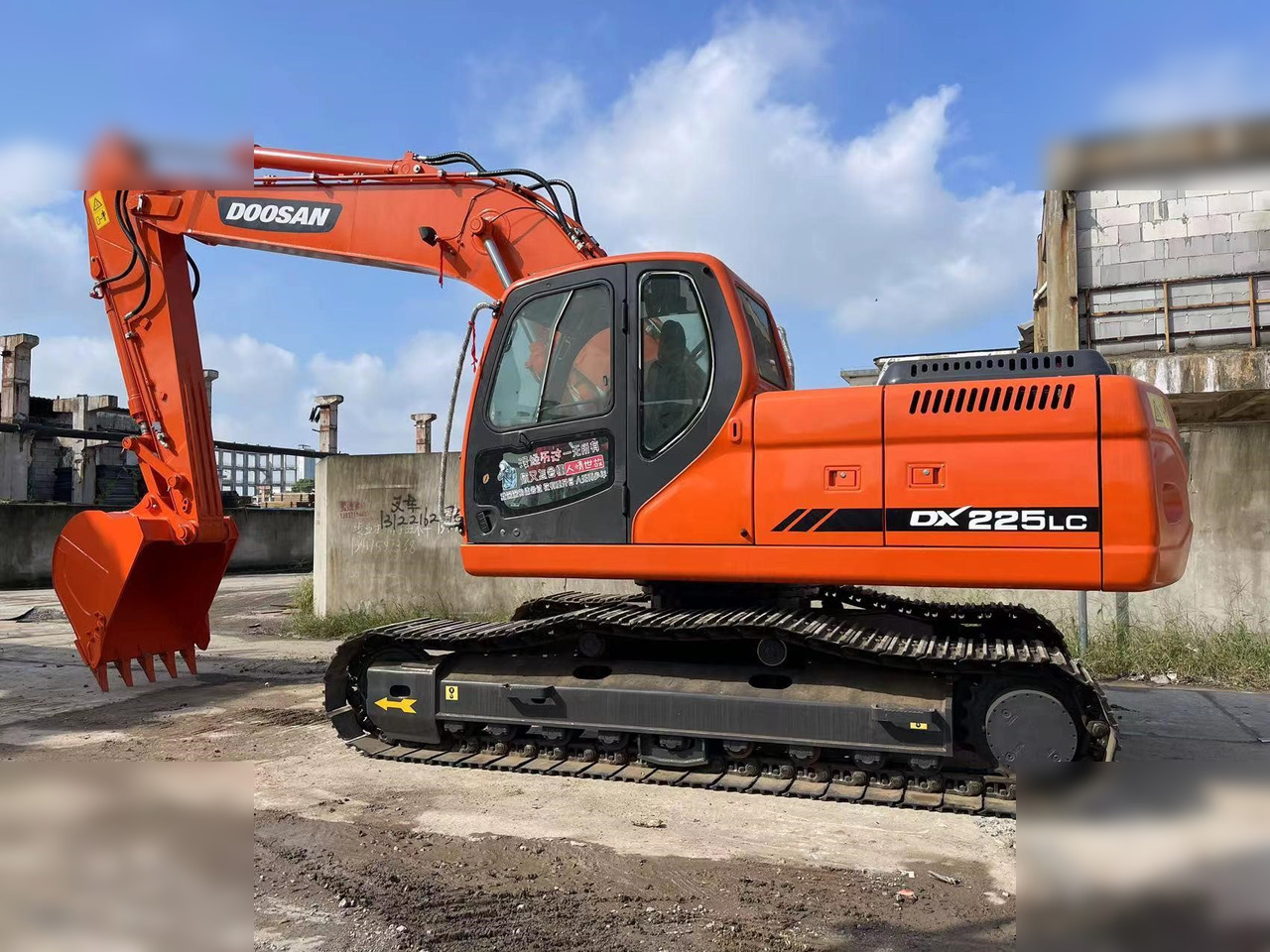 DOOSAN DX225 LCA - Excavator pe şenile: Foto 1 DOOSAN DX225 LCA - Excavator pe şenile: Foto 1