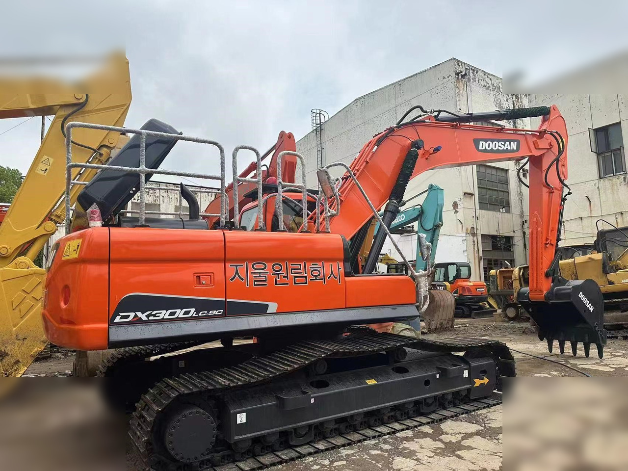 DOOSAN DX300 LC - Excavator pe şenile: Foto 1 DOOSAN DX300 LC - Excavator pe şenile: Foto 1