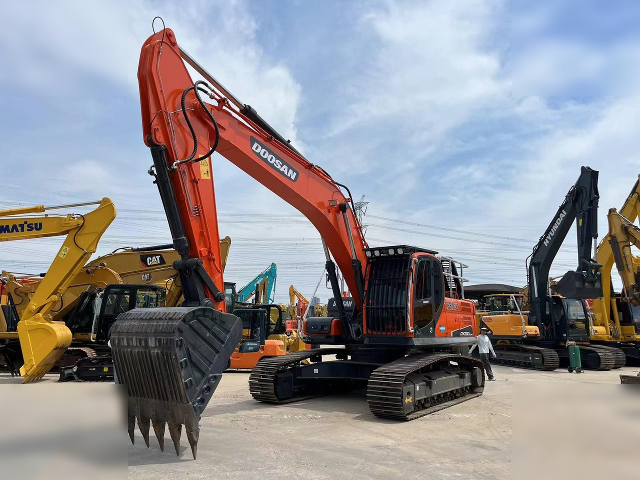 DOOSAN DX300 LCA - Excavator pe şenile: Foto 3 DOOSAN DX300 LCA - Excavator pe şenile: Foto 3