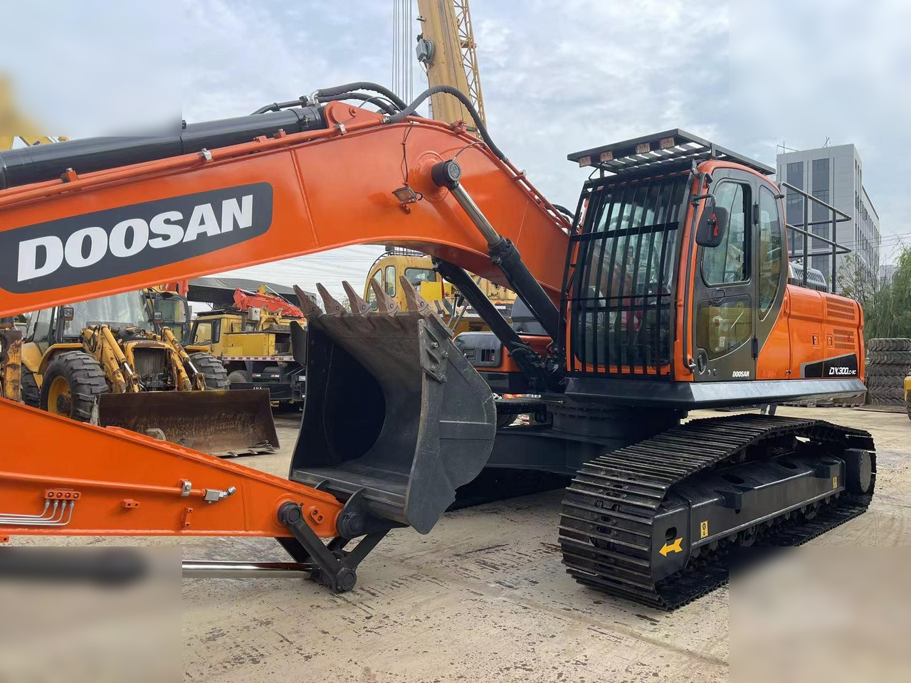 DOOSAN DX300 LCA - Excavator pe şenile: Foto 2 DOOSAN DX300 LCA - Excavator pe şenile: Foto 2