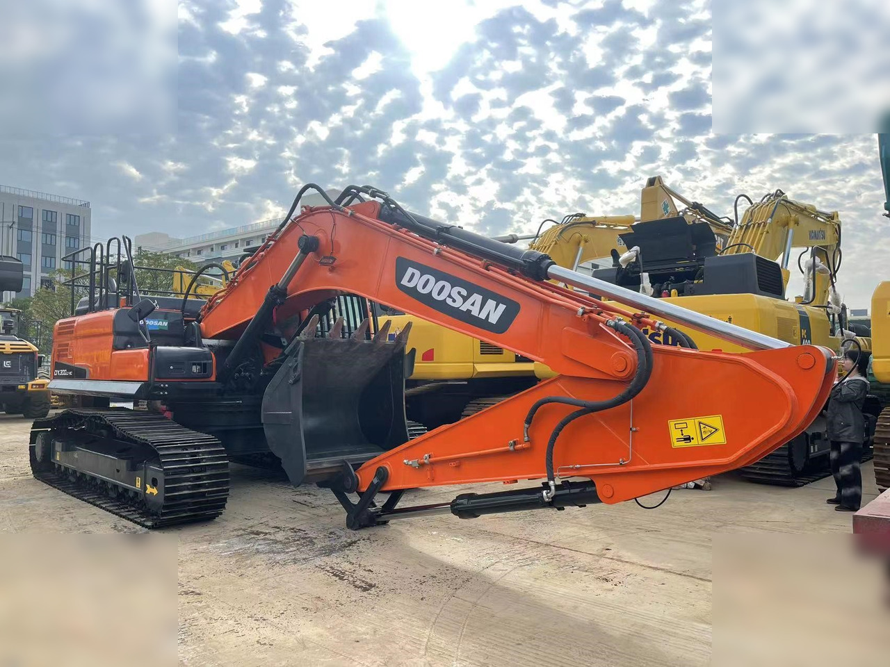 DOOSAN DX300 LCA - Excavator pe şenile: Foto 1 DOOSAN DX300 LCA - Excavator pe şenile: Foto 1