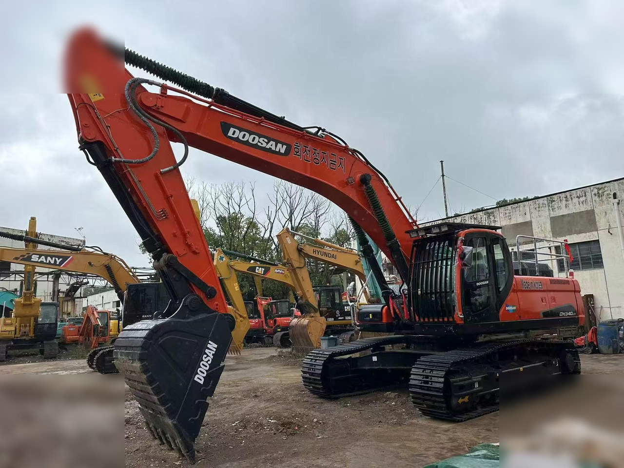 DOOSAN DX340 LCA - Excavator pe şenile: Foto 3 DOOSAN DX340 LCA - Excavator pe şenile: Foto 3