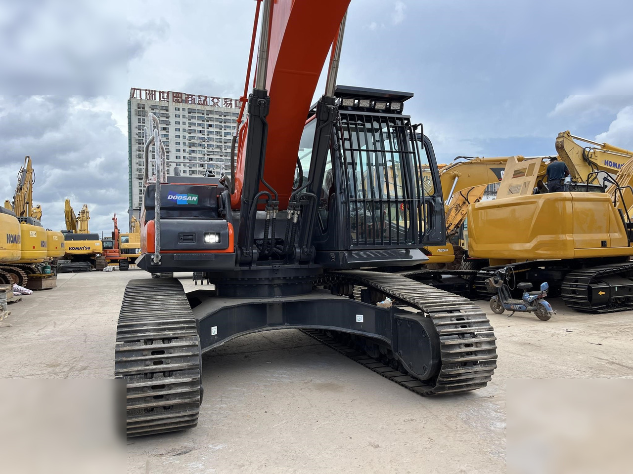 DOOSAN DX340 LCA - Excavator pe şenile: Foto 2 DOOSAN DX340 LCA - Excavator pe şenile: Foto 2