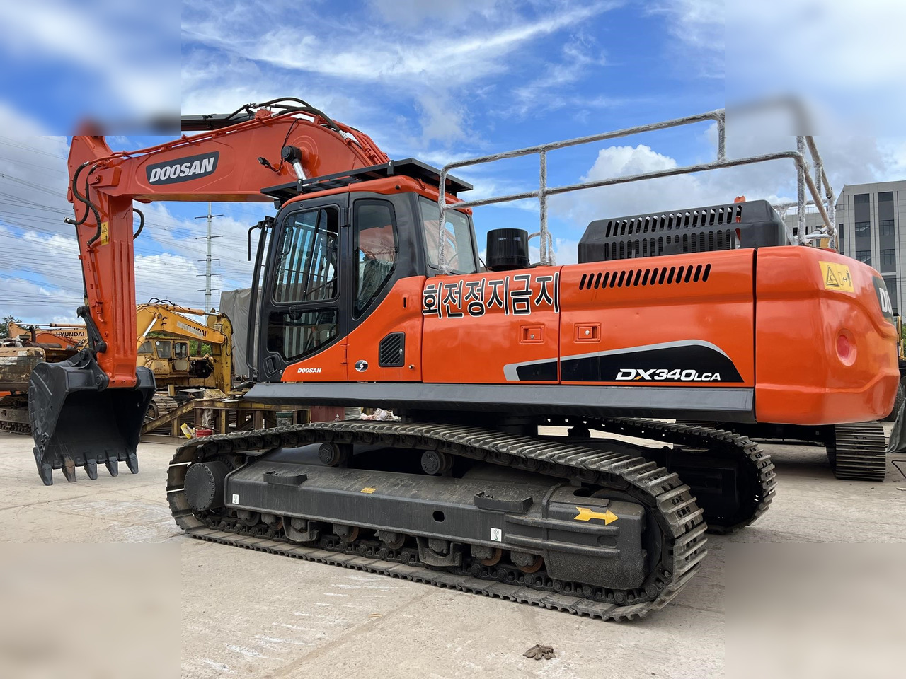 DOOSAN DX340 LCA - Excavator pe şenile: Foto 3 DOOSAN DX340 LCA - Excavator pe şenile: Foto 3