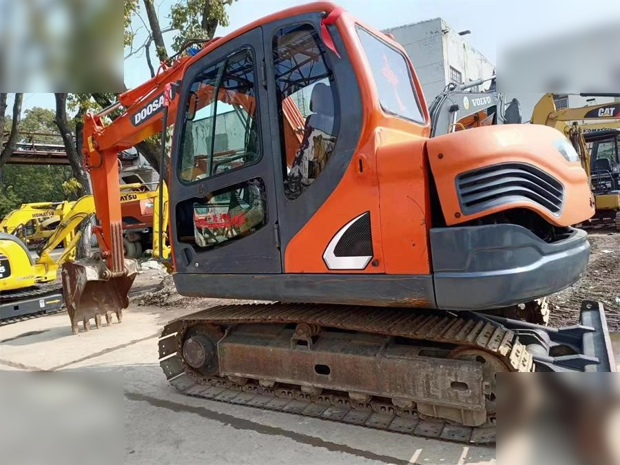 DOOSAN DX75-9C - Excavator pe şenile: Foto 3 DOOSAN DX75-9C - Excavator pe şenile: Foto 3