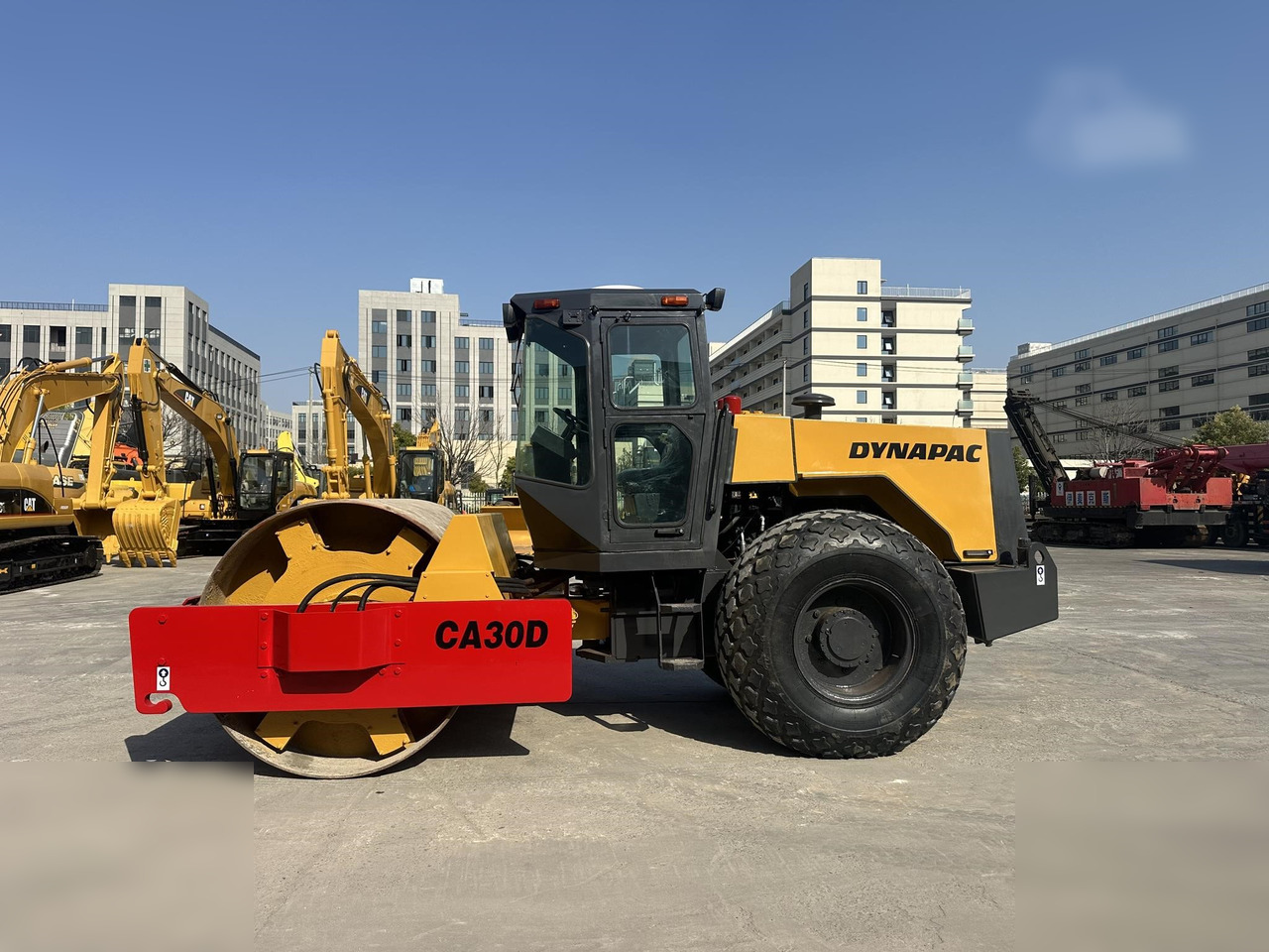 DYNAPAC CA30D - Cilindru compactor: Foto 1 DYNAPAC CA30D - Cilindru compactor: Foto 1