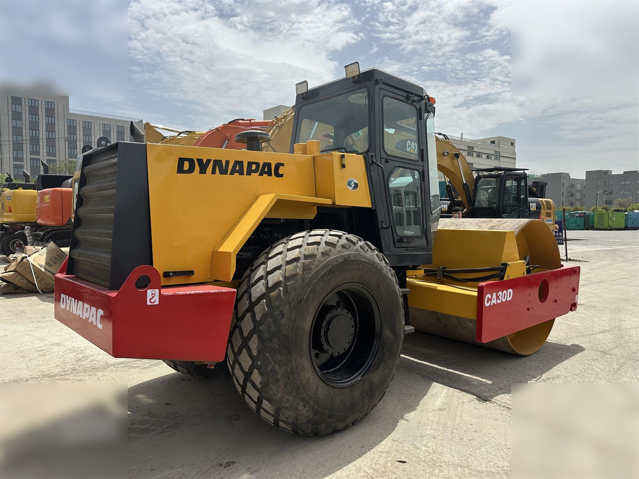 DYNAPAC CA30D - Cilindru compactor: Foto 3 DYNAPAC CA30D - Cilindru compactor: Foto 3