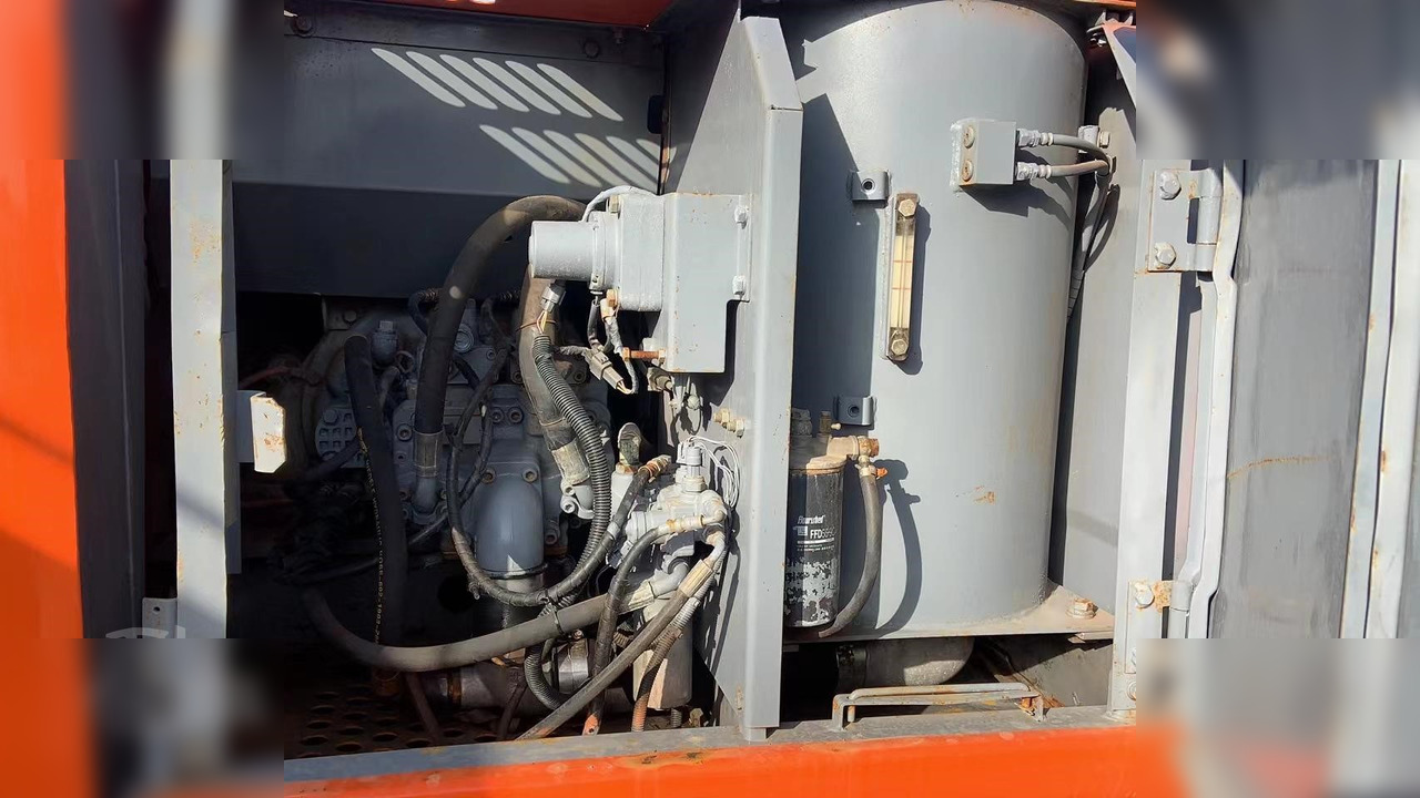 HITACHI EX120-5 - Excavator pe şenile: Foto 4 HITACHI EX120-5 - Excavator pe şenile: Foto 4