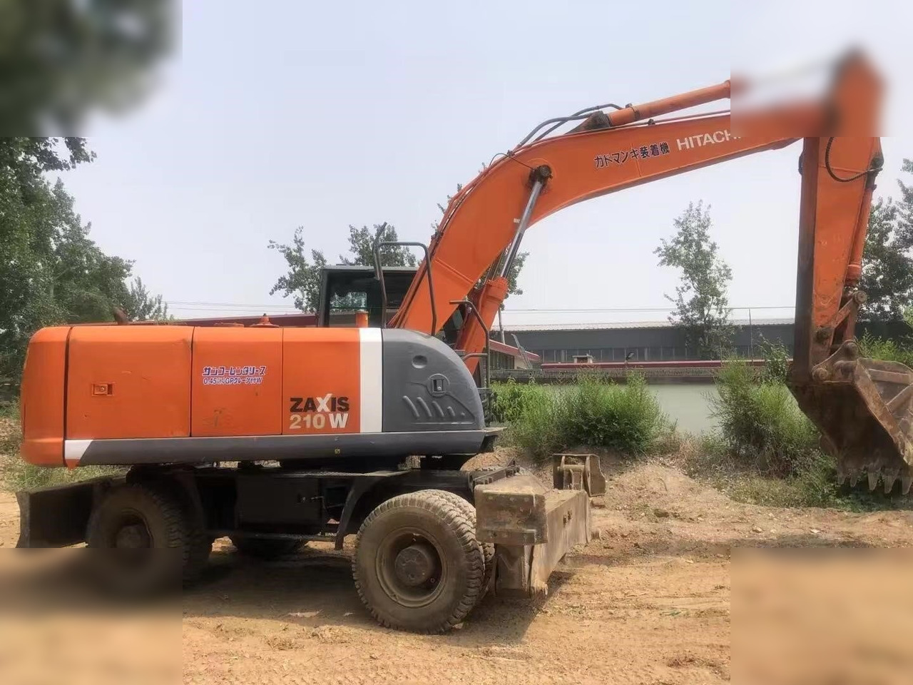 HITACHI ZX210W - Excavator pe roţi: Foto 2 HITACHI ZX210W - Excavator pe roţi: Foto 2