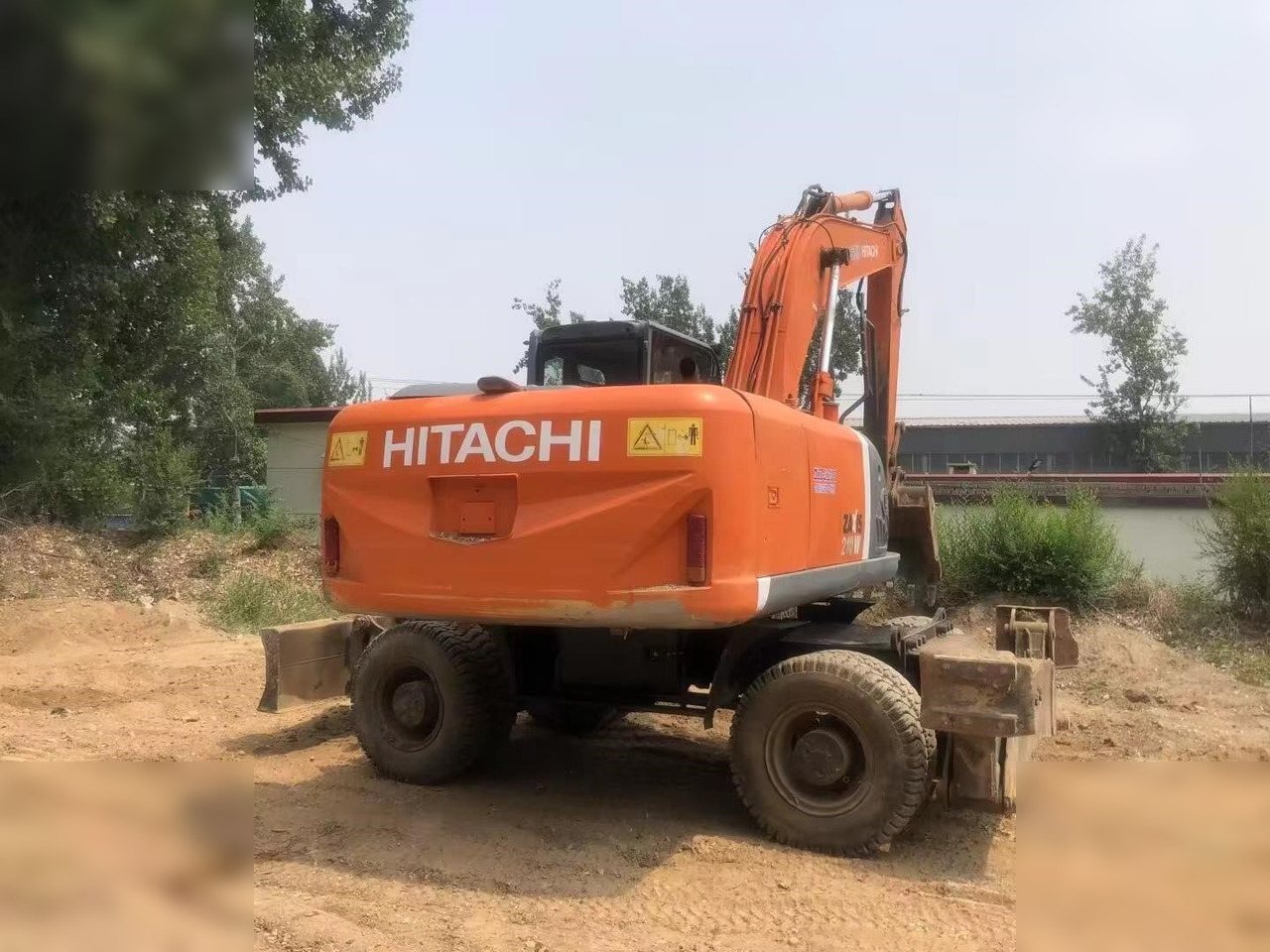 HITACHI ZX210W - Excavator pe roţi: Foto 5 HITACHI ZX210W - Excavator pe roţi: Foto 5