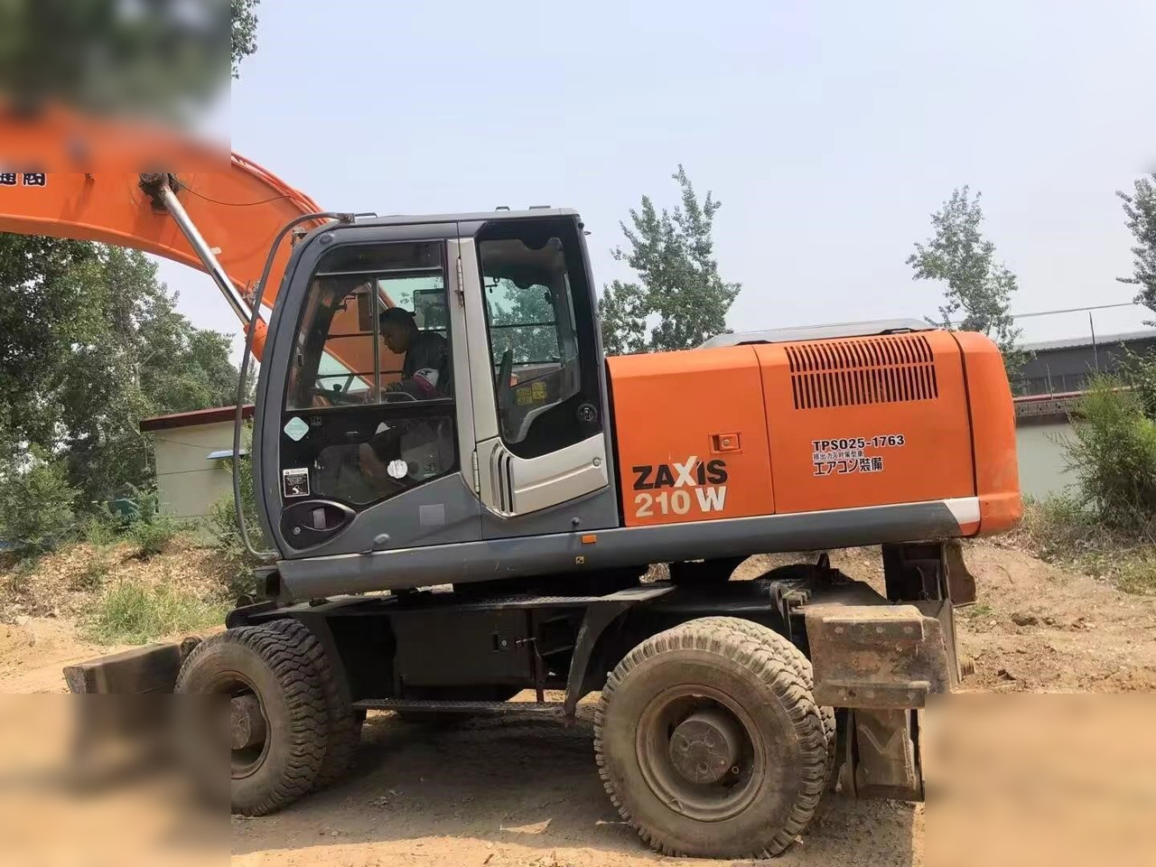 HITACHI ZX210W - Excavator pe roţi: Foto 5 HITACHI ZX210W - Excavator pe roţi: Foto 5