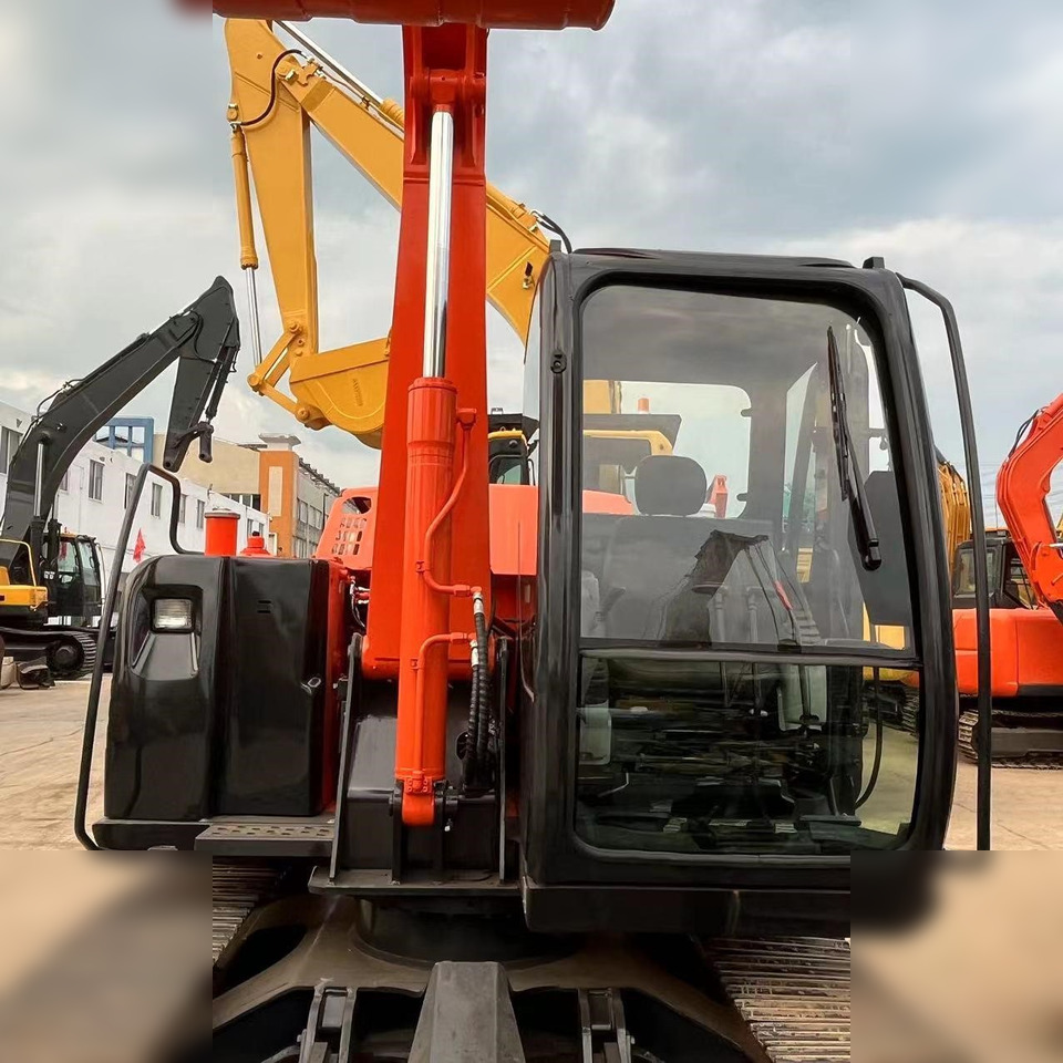 HITACHI ZX70 - Excavator pe şenile: Foto 2 HITACHI ZX70 - Excavator pe şenile: Foto 2