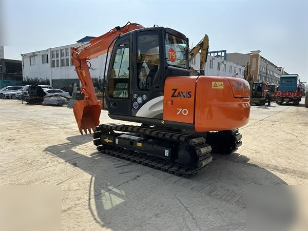 HITACHI ZX70 - Excavator pe şenile: Foto 1 HITACHI ZX70 - Excavator pe şenile: Foto 1