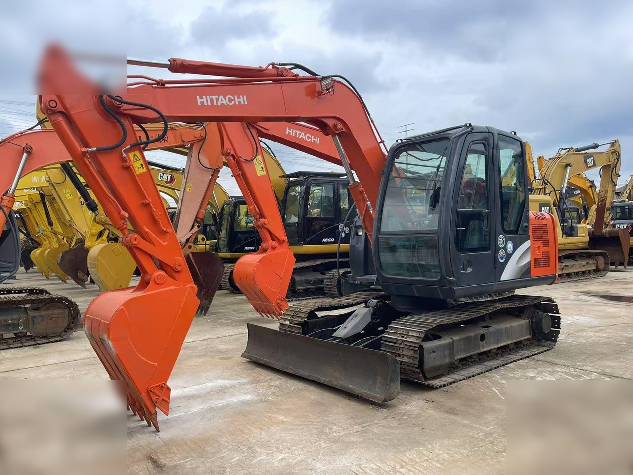 HITACHI ZX70 - Excavator pe şenile: Foto 2 HITACHI ZX70 - Excavator pe şenile: Foto 2